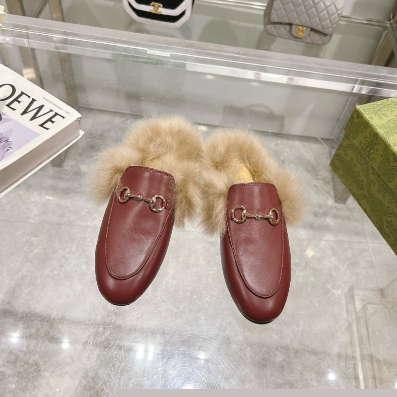 G*u*i slippers